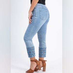 Tribal | Audrey Mid-Rise Slim Capri | Embroidered Detail | Size 8